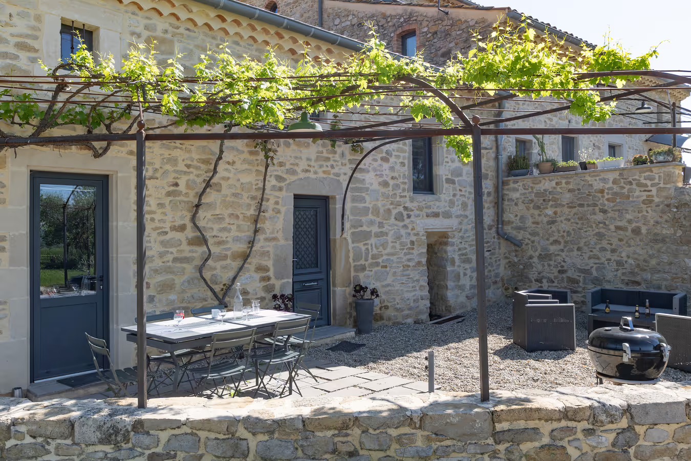 Gite_Mas_Dujau-LESVIGNES-l-24 Entrée du gîte les vignes du Mas Dujau en ardèche